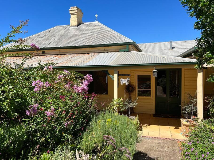 Wonga - A Secluded Oasis In The Heart Of Parkes Villa Exterior photo